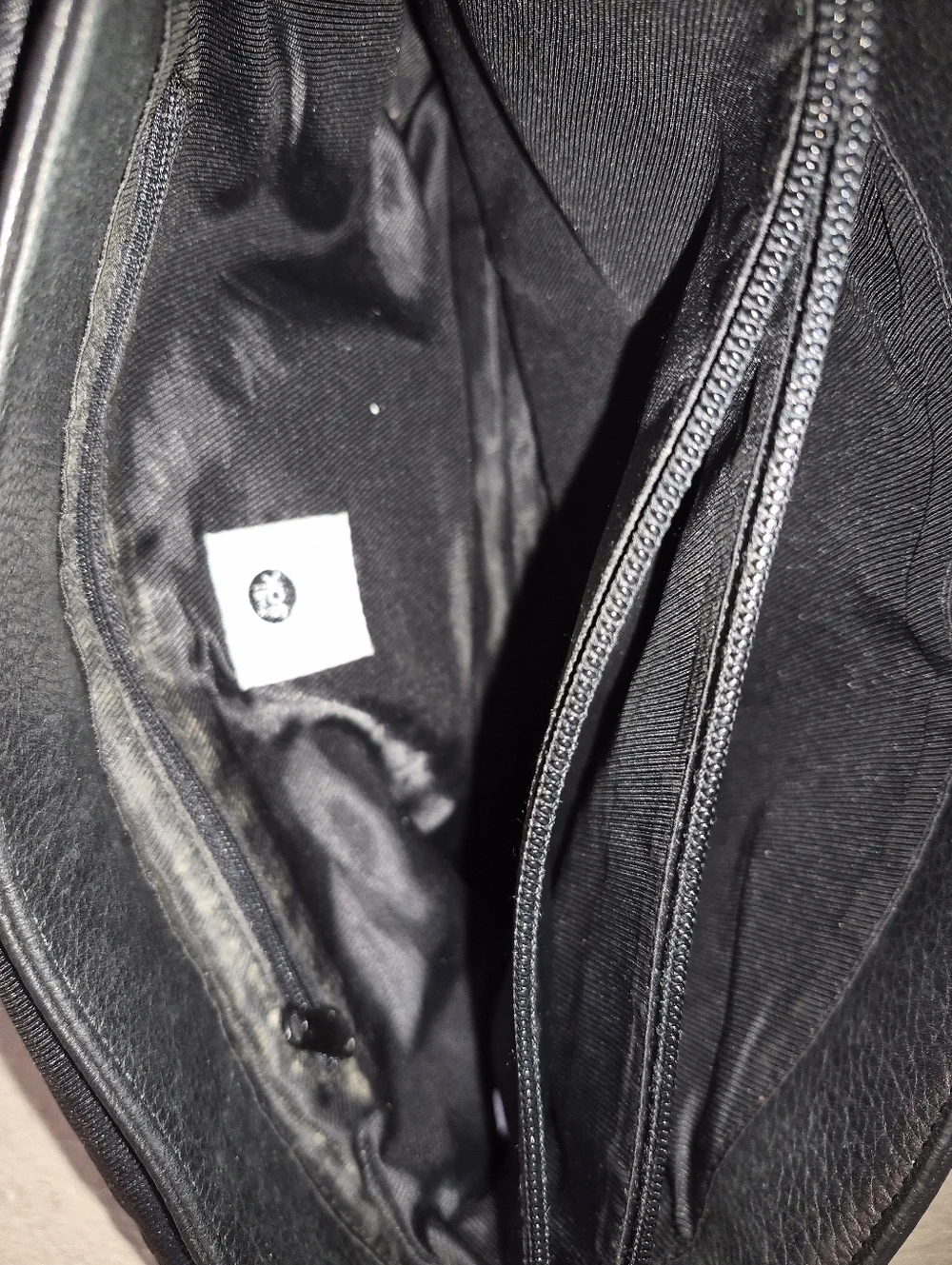 The SAK Leather Crossbody Handbag Messenger Style Satchel Shoulder Bag Black Med